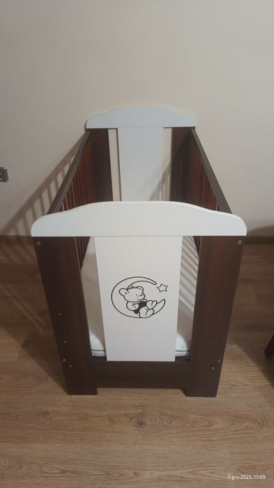 Łóżeczko dziecięce ( 2szt.) drewniane + materac