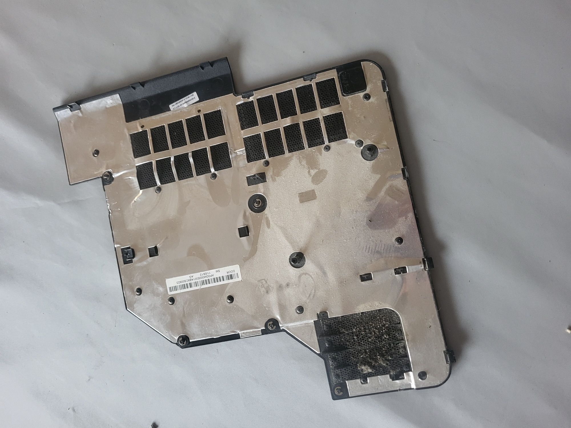 Sprzedam dolną klapę do Laptopa LENOVO G575