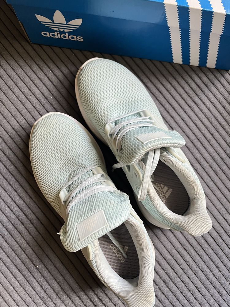 Оригінальні брендові кросівки м’ятного кольору adidas, розмір 36