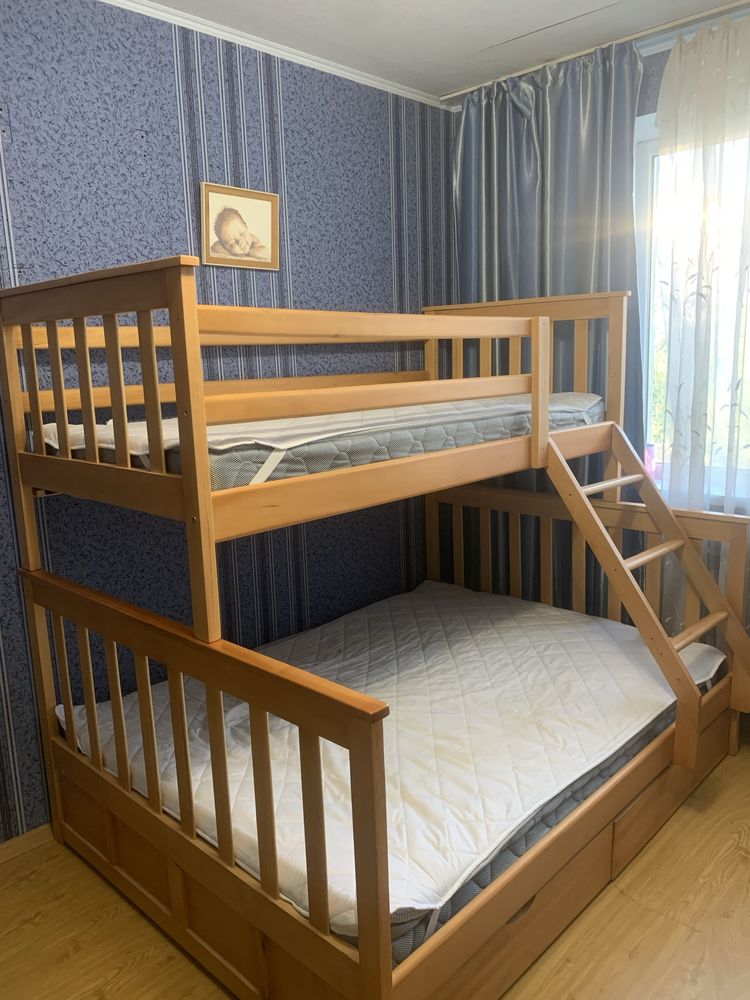Продам двухъярусную, трехместную кровать «Олигарх в отличном состоянии