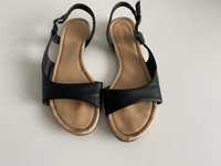 Damskie sandały z czarnymi paskami marki Bassano rozmiar 38