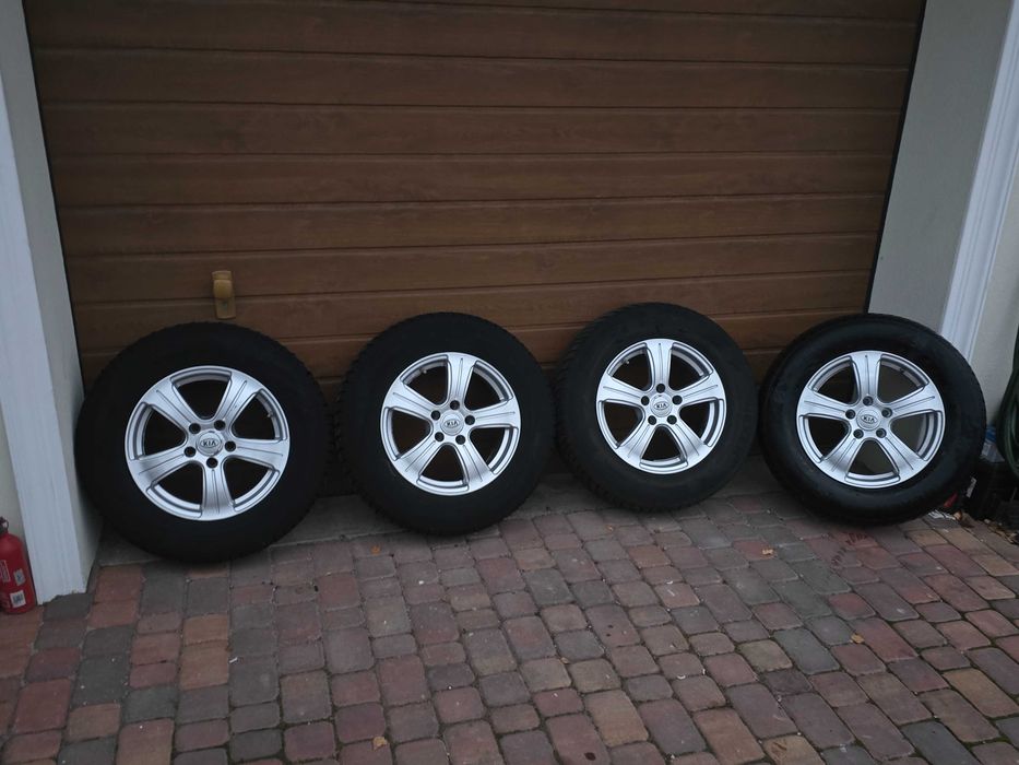 Felgi Aluminiowe z oponami zimowymi KIA 5x114,3  215/70R16 5,20mm TPMS
