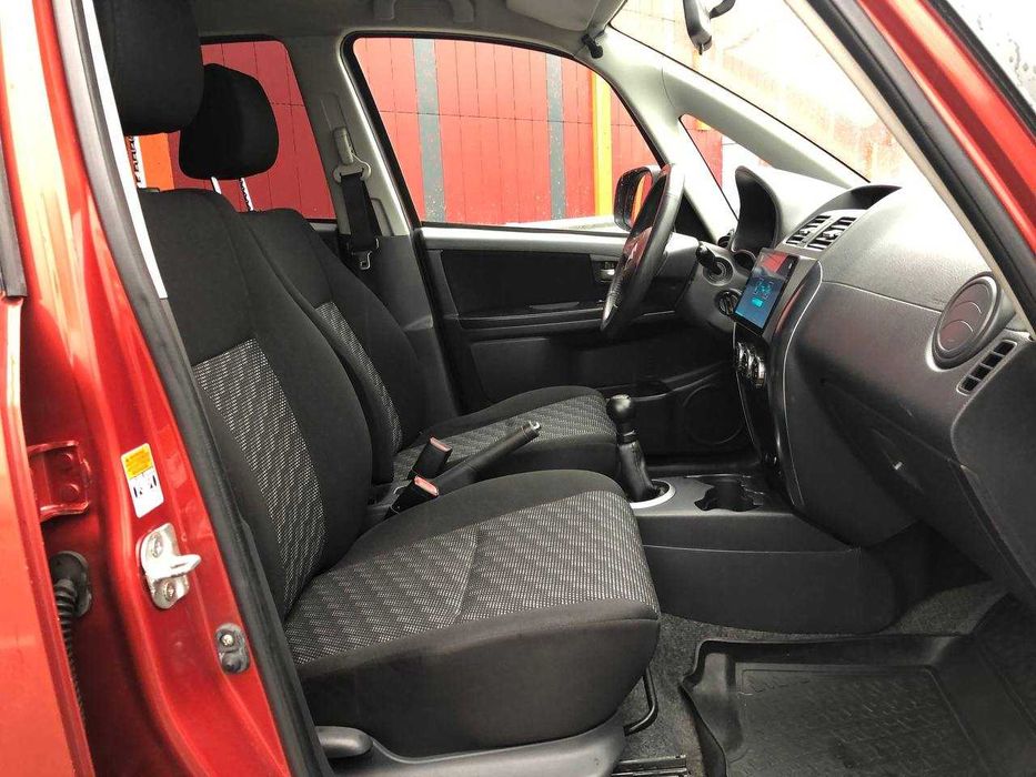 В продажі Suzuki SX-4 2007 року випуску.