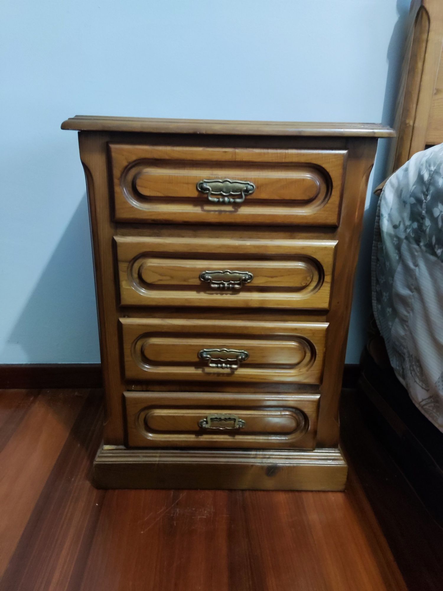 Vende-se Quarto Completo