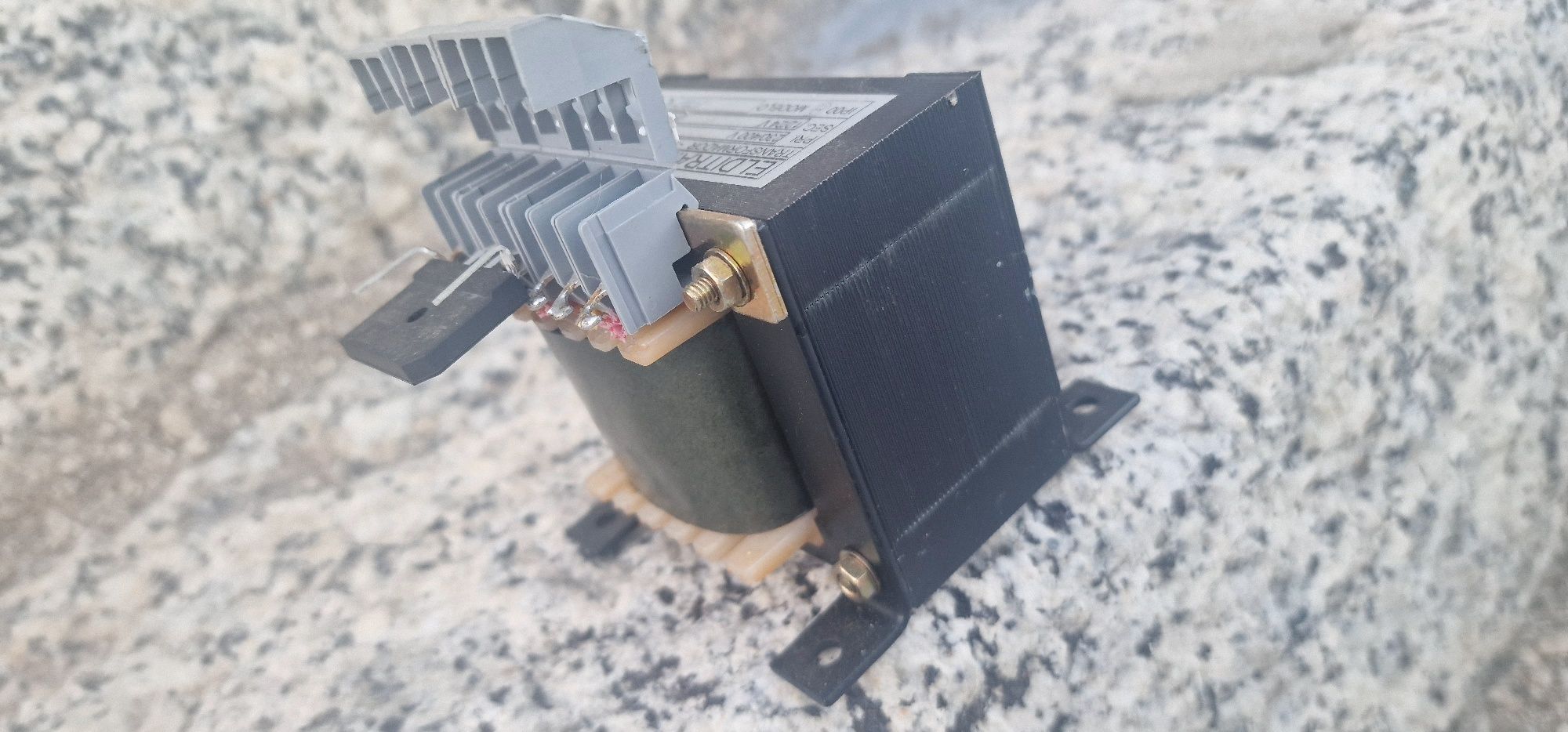 Transformador potente 12v e 24 voltes novo qualidade.