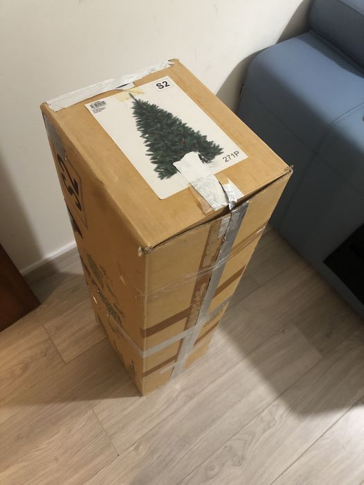 Arvore natal com presepio enfeites e luzes