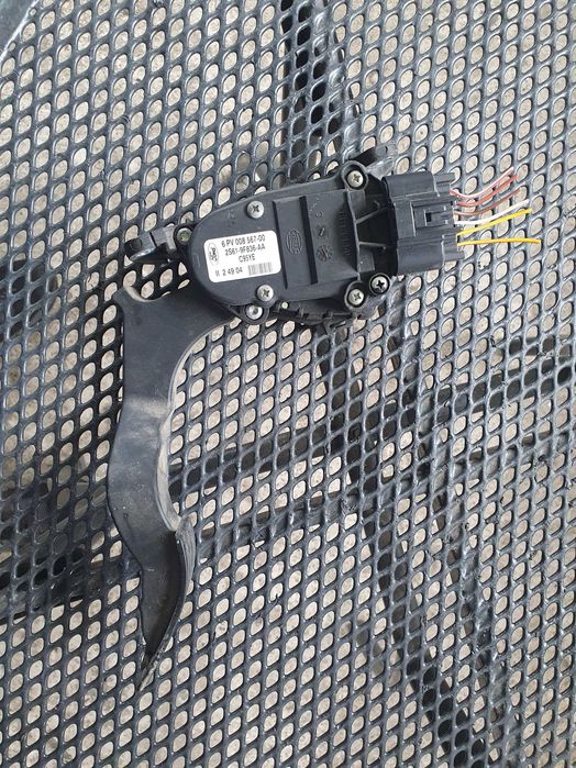 Pedal gazu potencjometr Ford Fiesta mk6 1.4 tdci europa