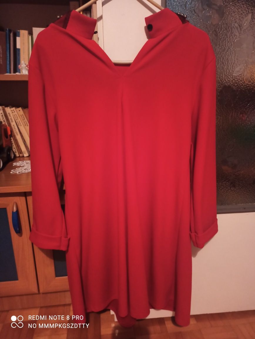 Sukienka czerwona oversize