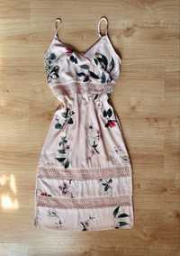 Pastelowa sukienka mini za kolano w kwiaty TATUUM