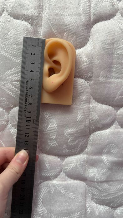 силіконове вушко з дірочкою