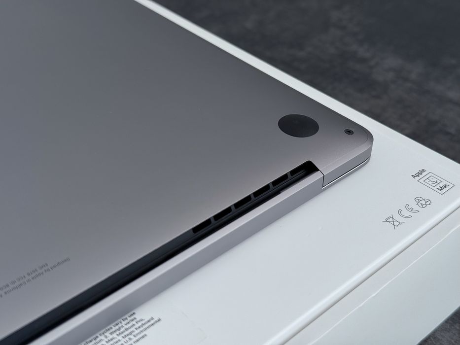 MacBook Pro 13" (M1, 2020) 8 Gb / 512 Gb / TouchBar