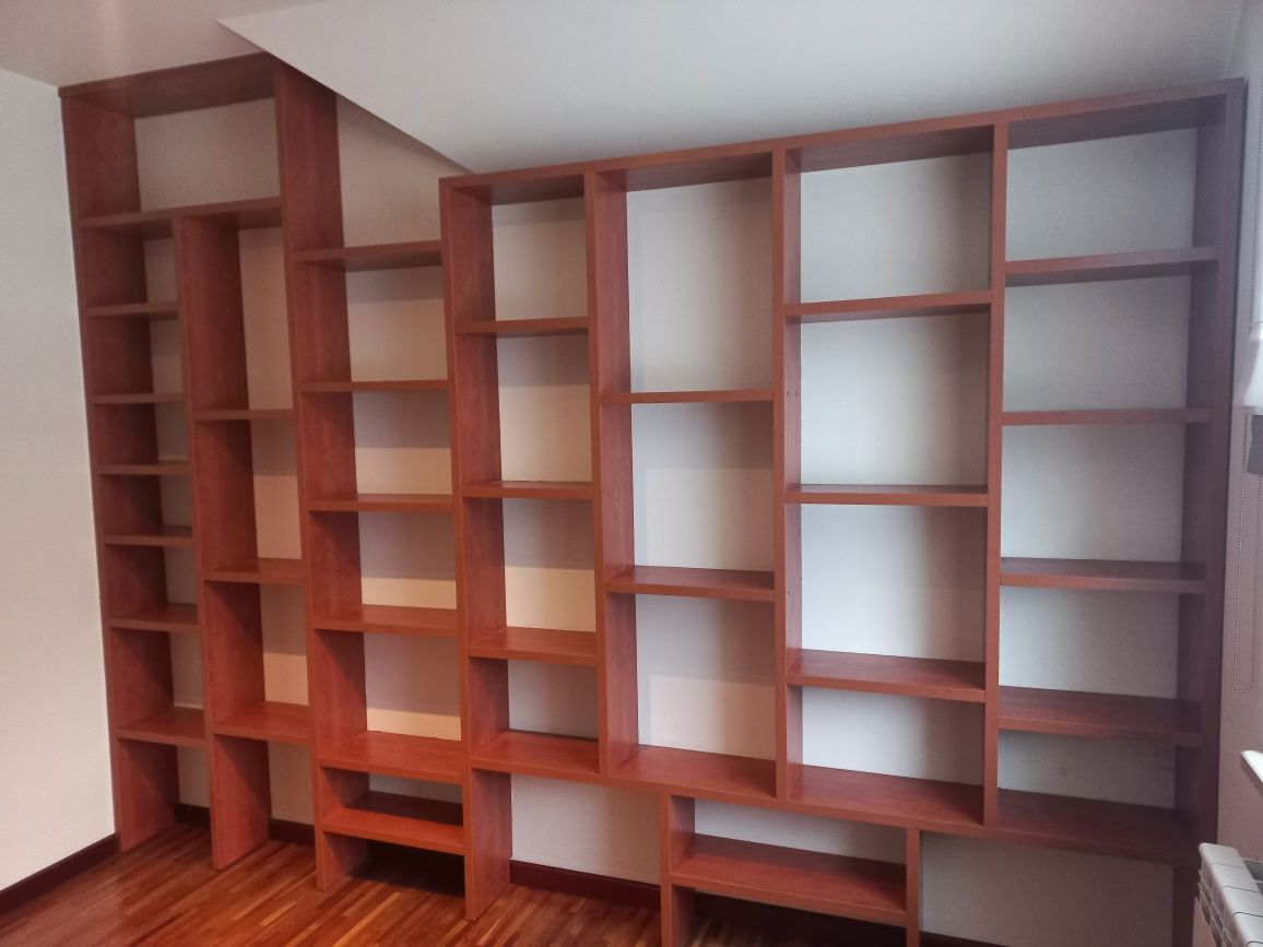Biblioteczka, zabudowa na 2 ściany, półki do biblioteki