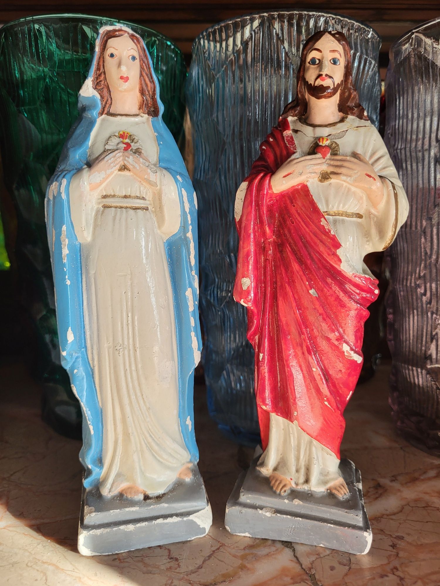 Stare gipsowe figurki Jezus i Maryja
