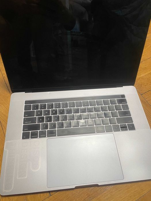 MacBook Pro 15’’ 2017 i7 16/512 TouchBar 410 циклов Radeon pro 2 gb