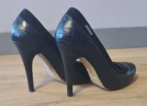 Buty szpilki Badura rozmiar 37, czarne czółenka, wzór skóra krokodyla