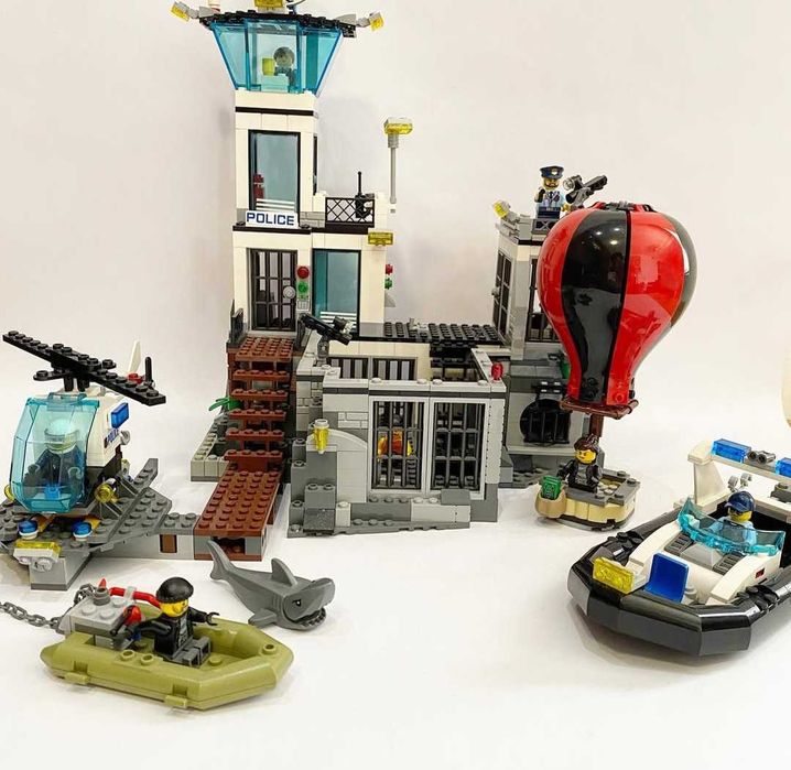 Конструктор Lego. Набір 60130. Острів-в'язниця.
