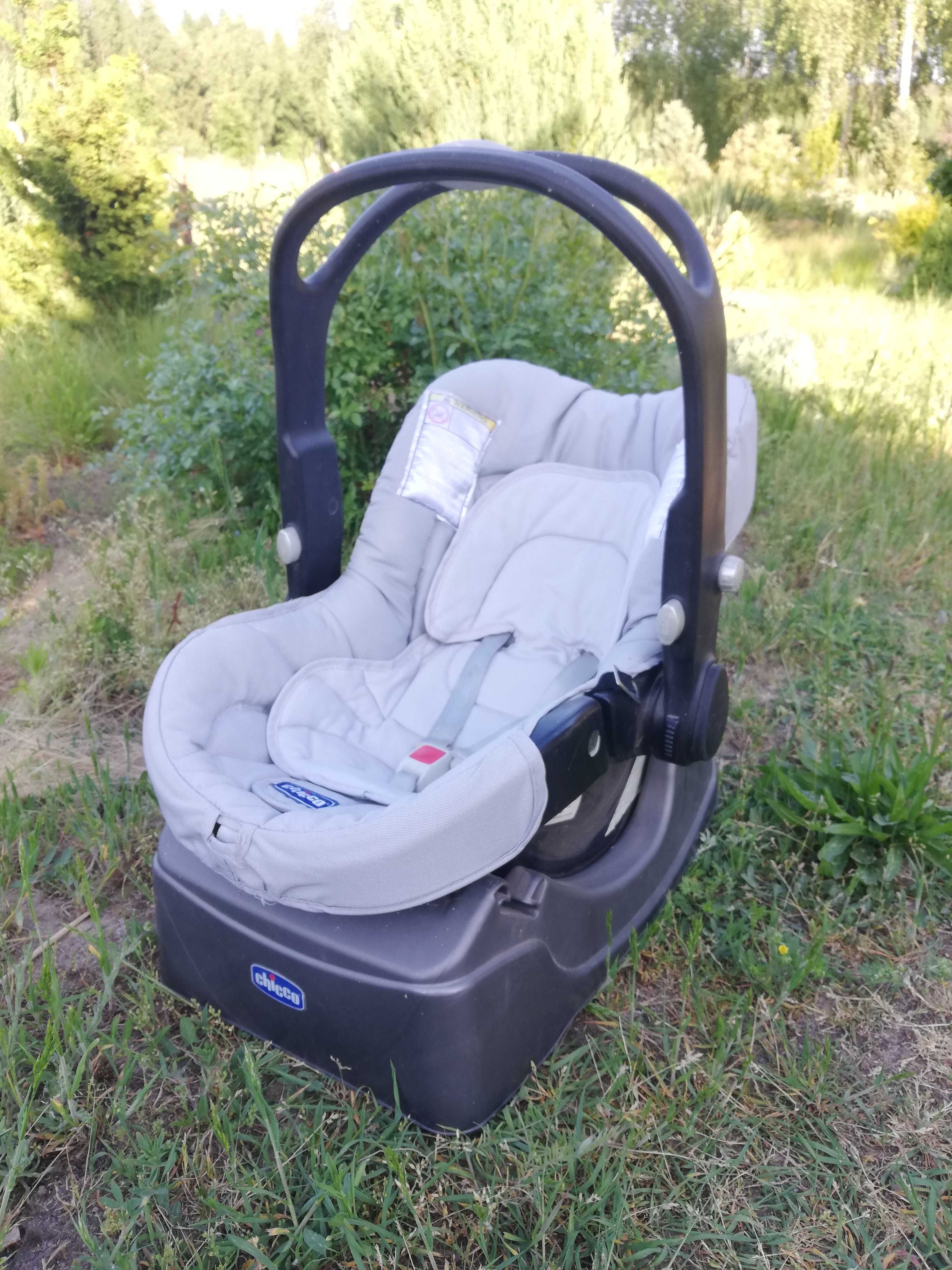 Foteliki 0-13kg: Maxi Cosi i Chicco z bazą Isofix 0-13kg srebrny