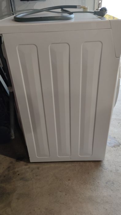 Máquina de lavar roupa Zanussi.