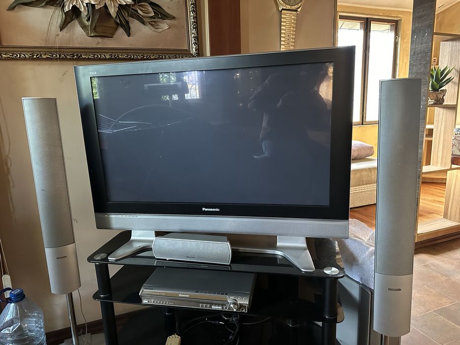 Телевізор з колонками (домашній кінотеатр)