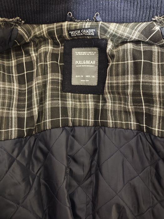 Casaco azul marinho de fazenda em bom estado