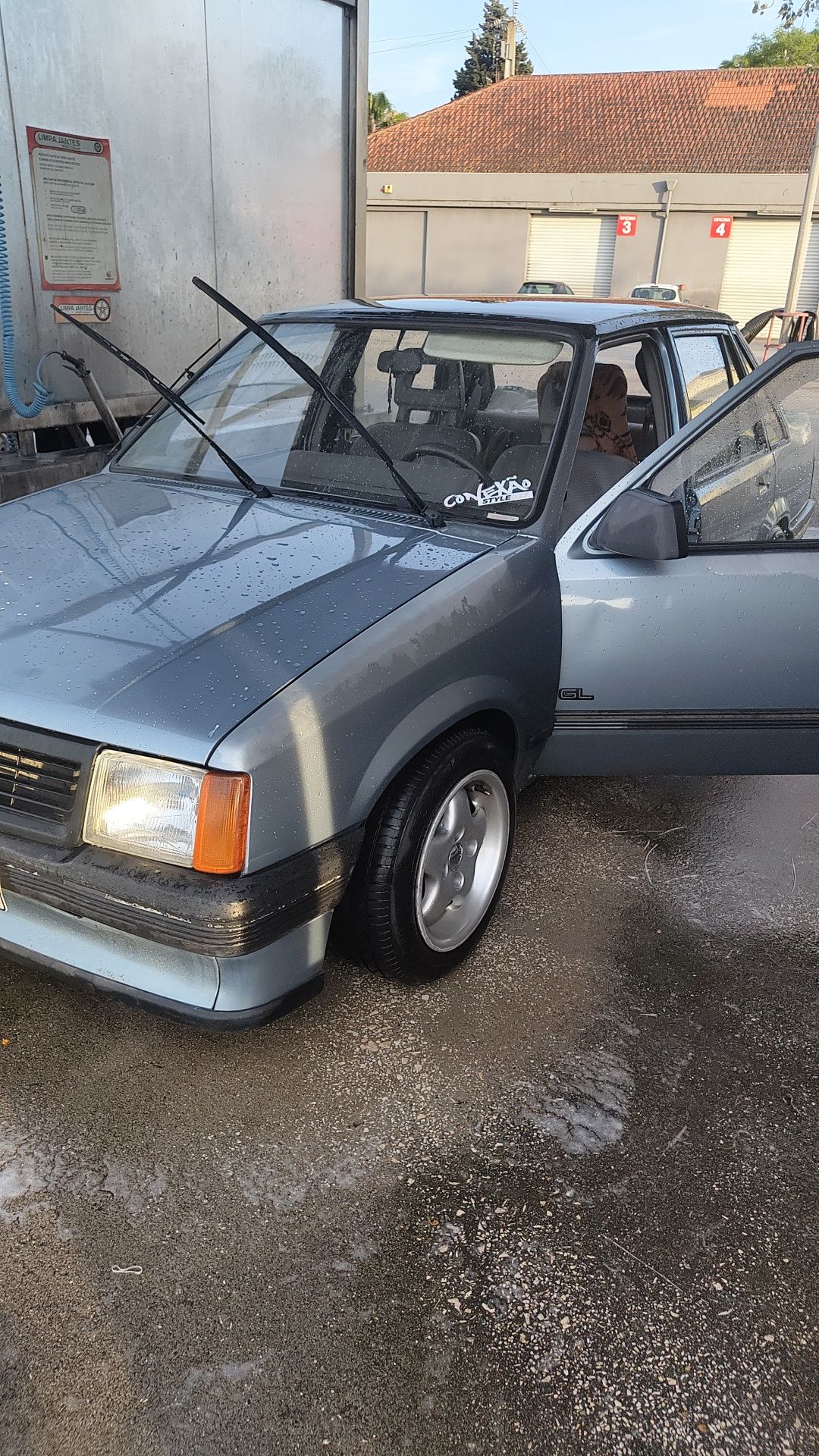 Corsa 1.2 tr clássico com bastantes extras
