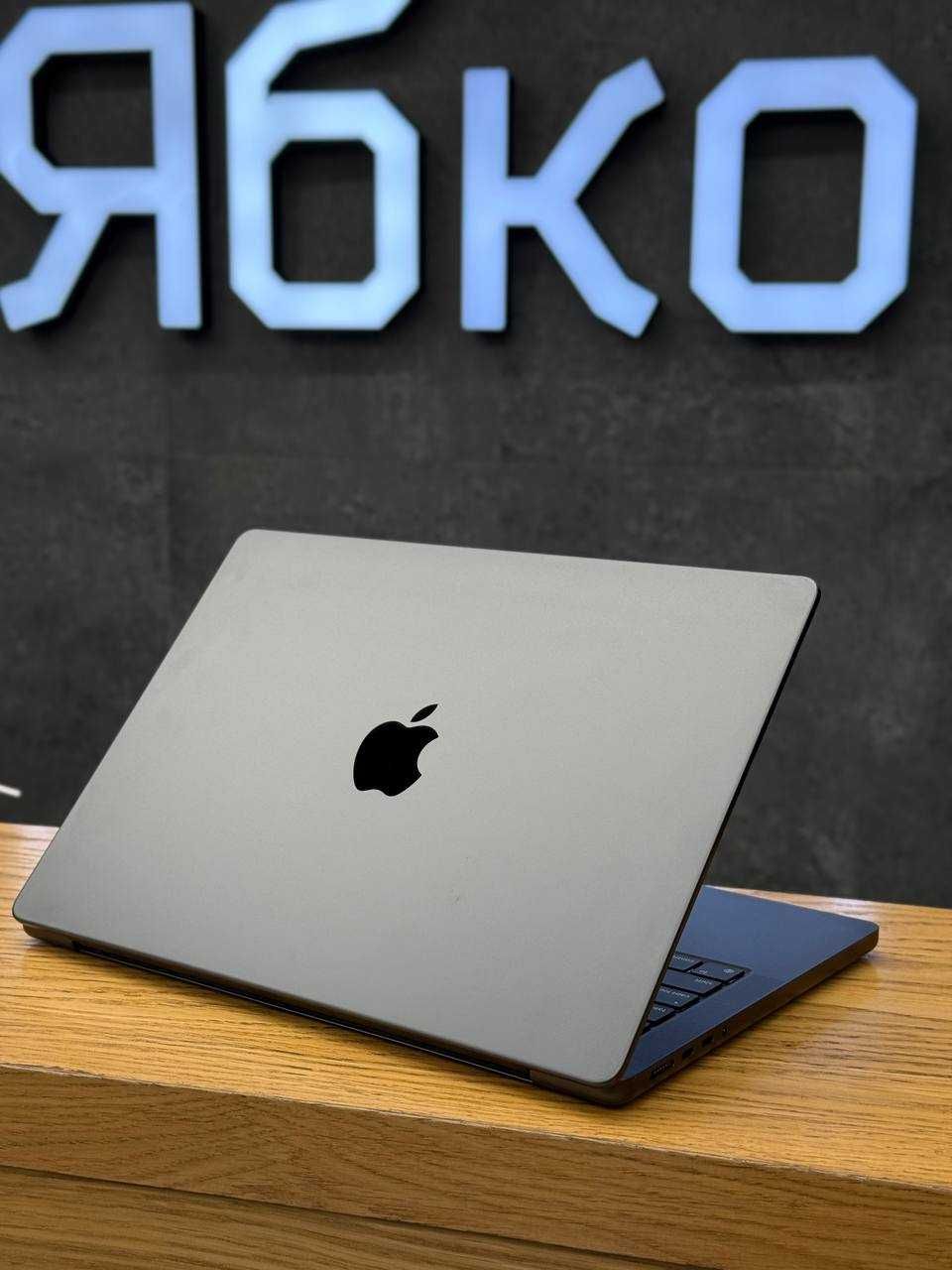 Вживаний MacBook Pro 14 With Apple M3 Pro 512GB Space Black (MRX33)