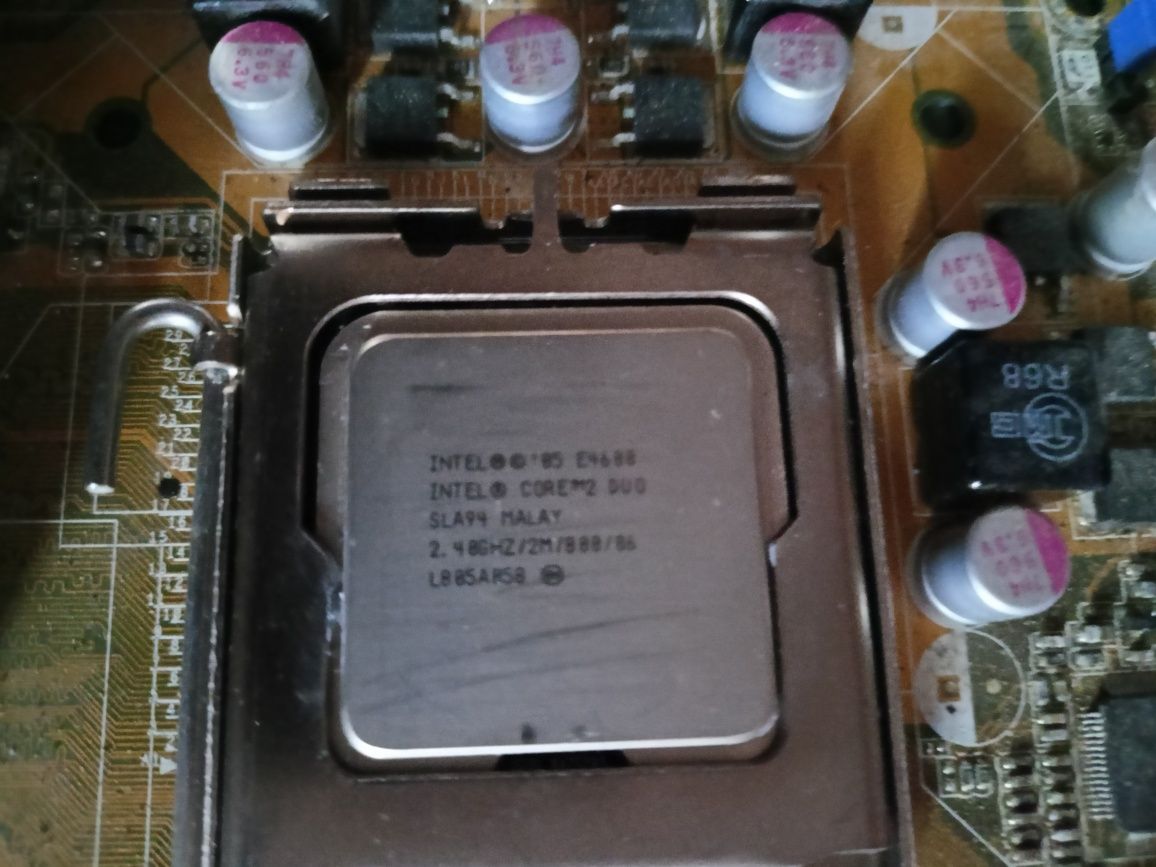 Płyta ASUS P5K-SE z procesorem