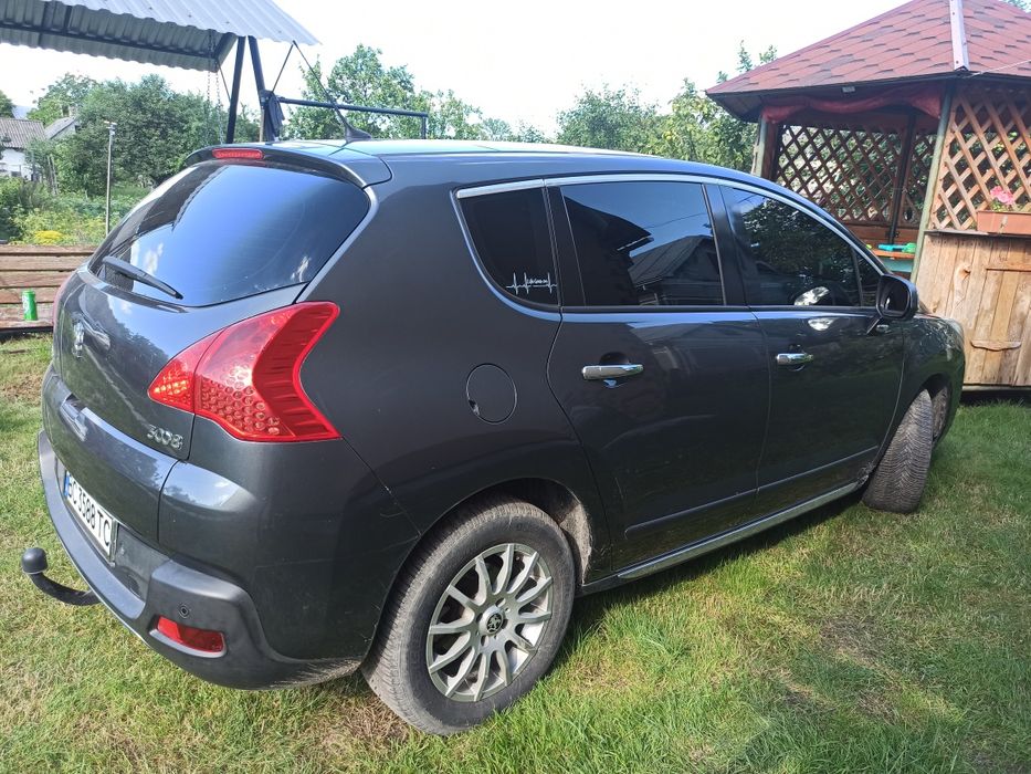 Автомобіль Пежо 3008