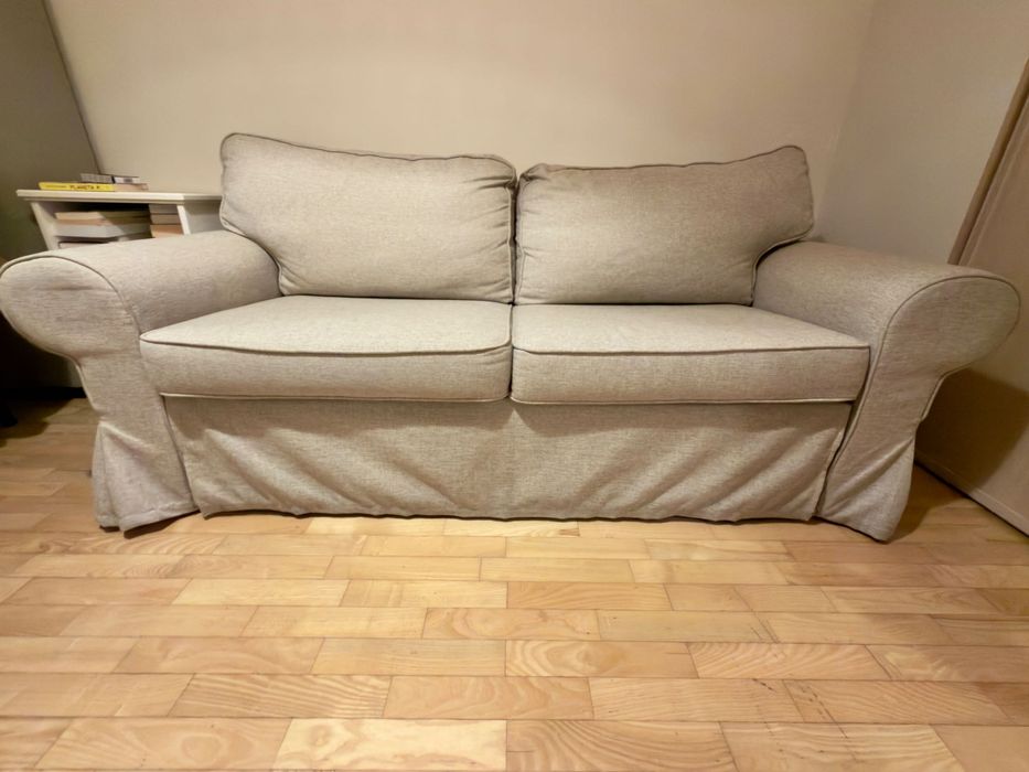 Sprzedam dwuosobową, mało używaną sofę EKTORP z funkcją spania.