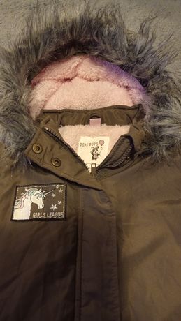 Płaszcz zimowy dla dziewczynki 128 cm. Wygodny,ciepły i lekki.