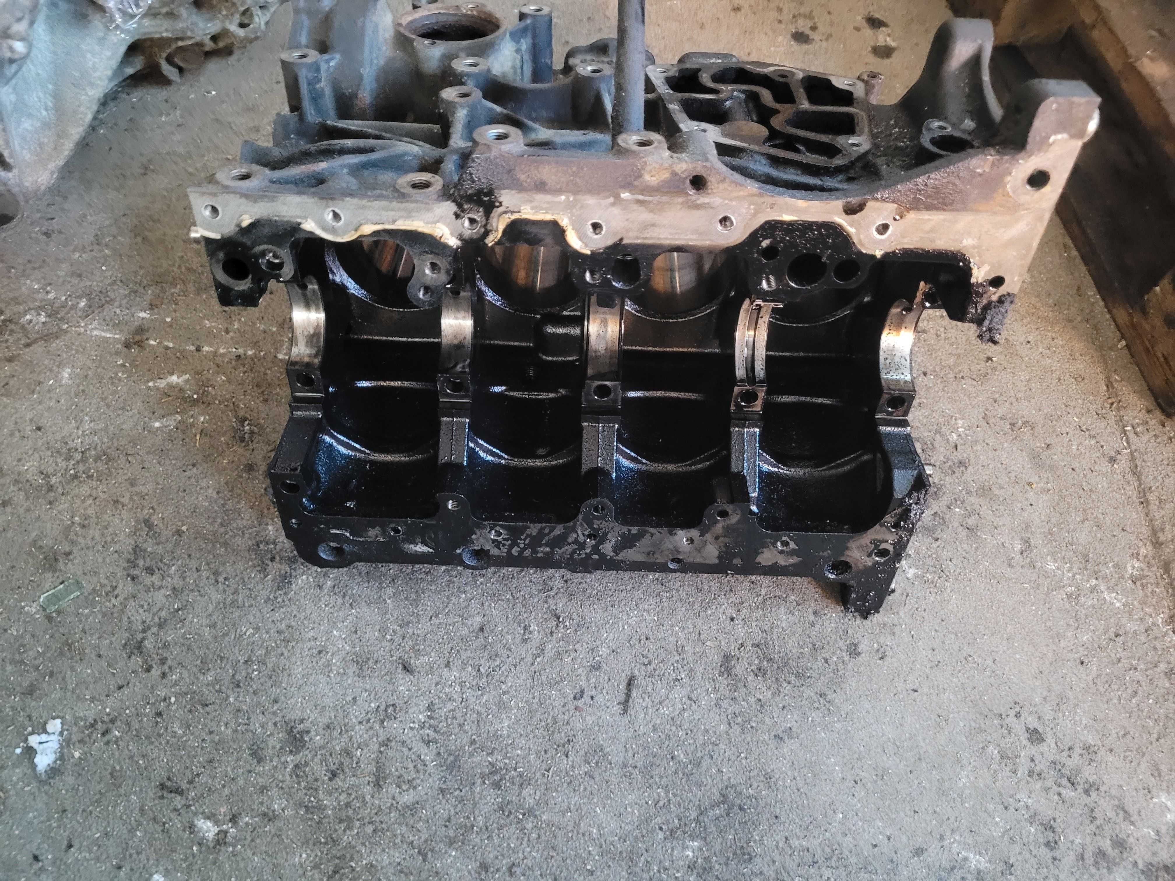 Blok silnika vw AUDI A4 B7 2.0 TDI 140KM BPW
