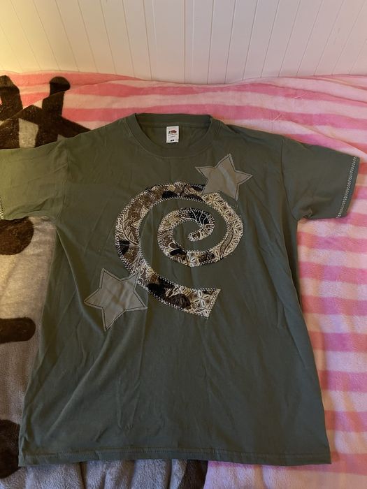 Nowa koszulka ze zdobieniami