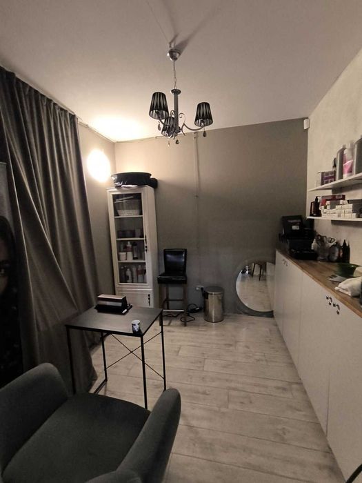 Продам  фасадное помещение в Центре. Пушкинская . Салон красоты.