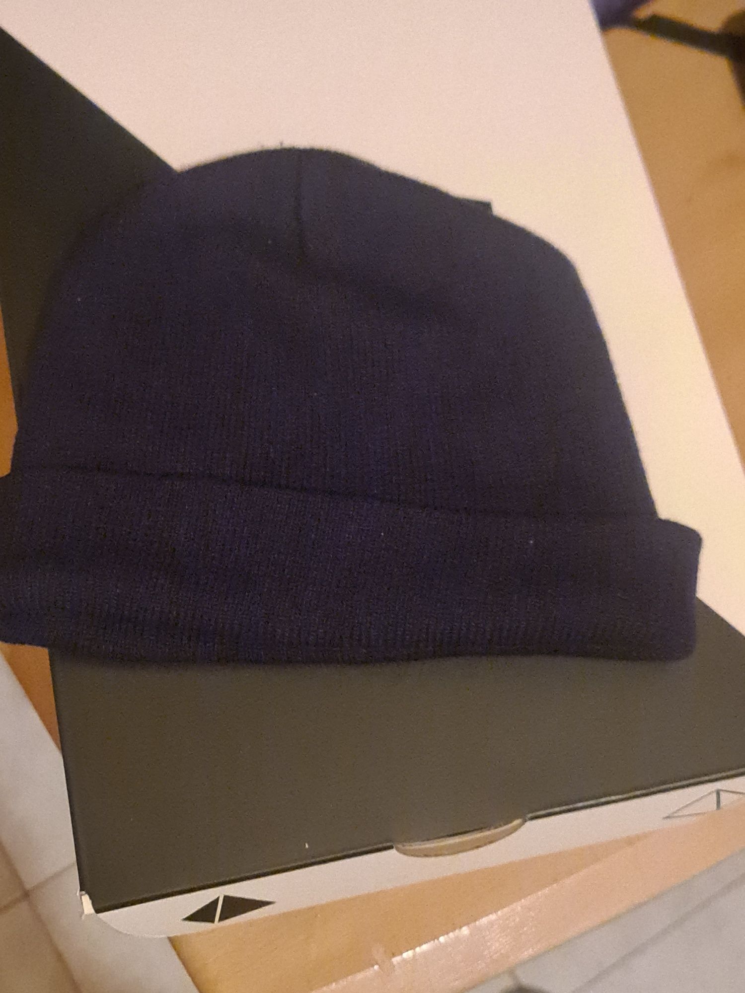 Vendo gorro Reebok preto