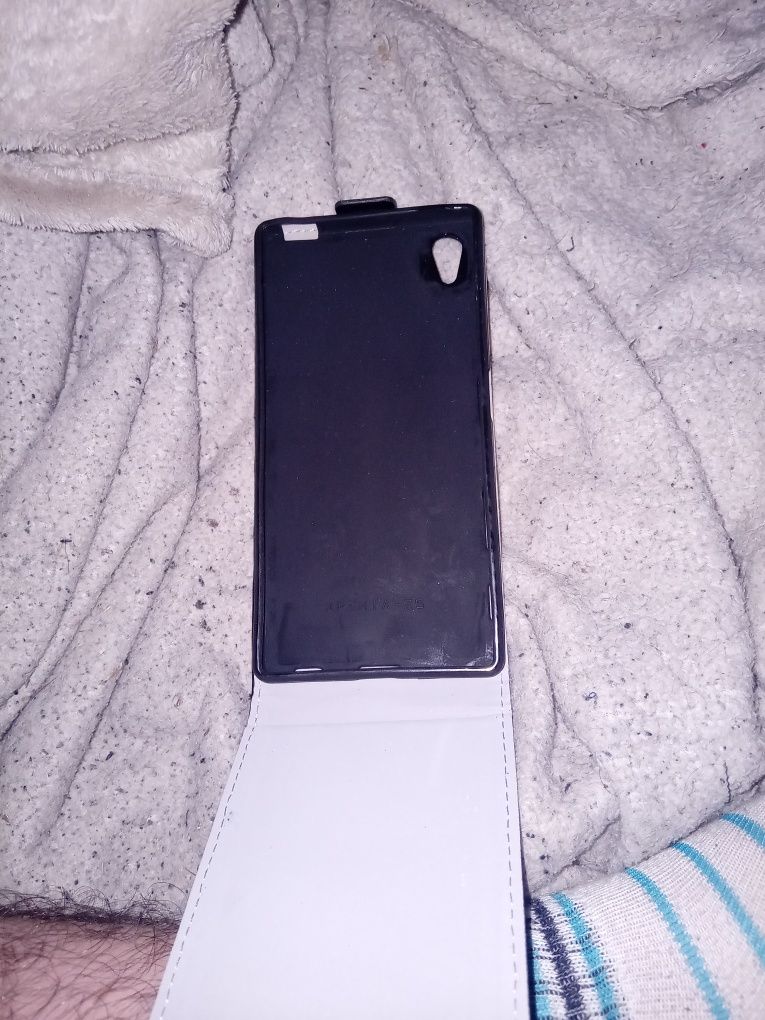 Etui na telefon.