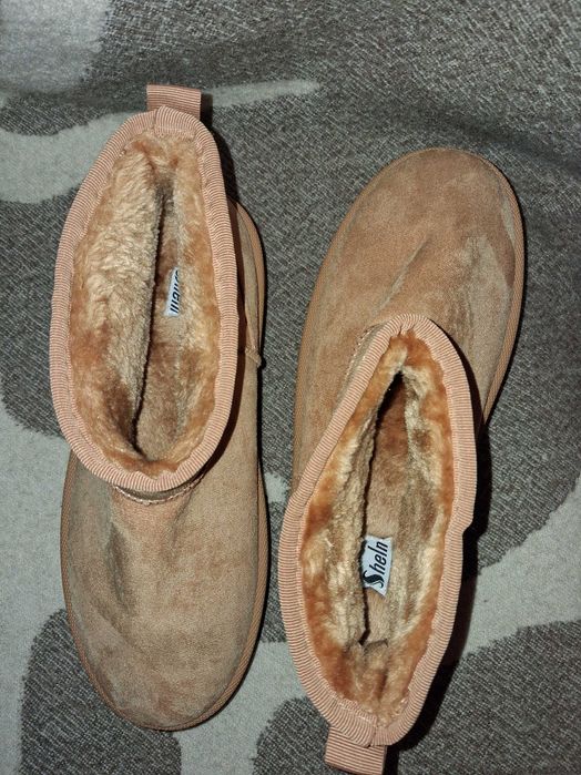 Уггі руді на високій підошві р.39.