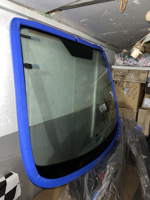 Лобовое стекло Ford Fiesta с подогревом (оригинал)