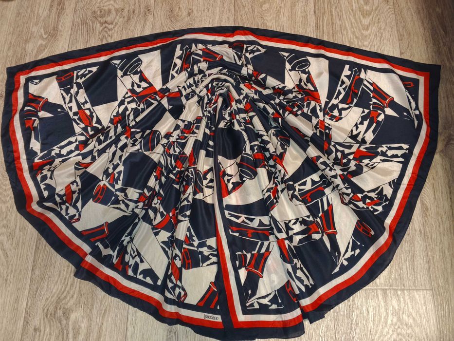 Шелковый платок 87/87 см итальянского бренда Loredano