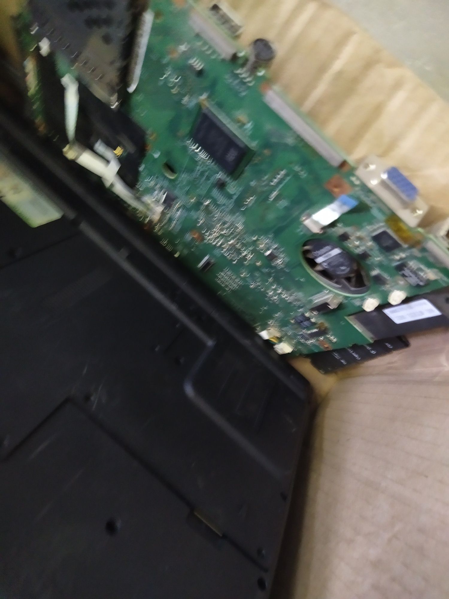 laptop uszkodzony, złom