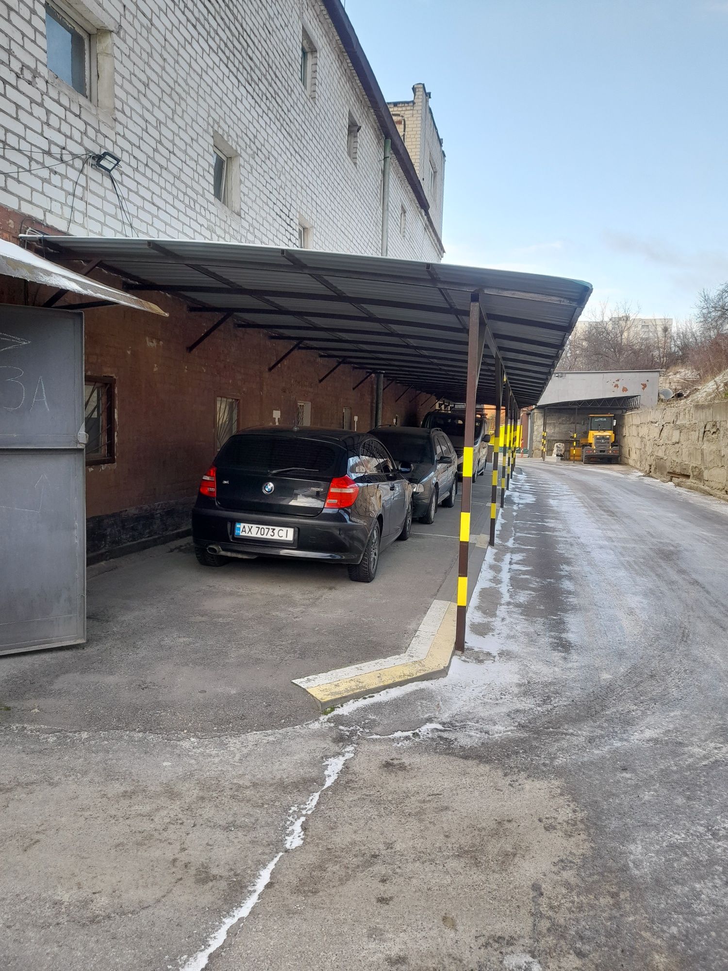 Сдам, продам, место на крытой автостоянке в АГК Гигант-1