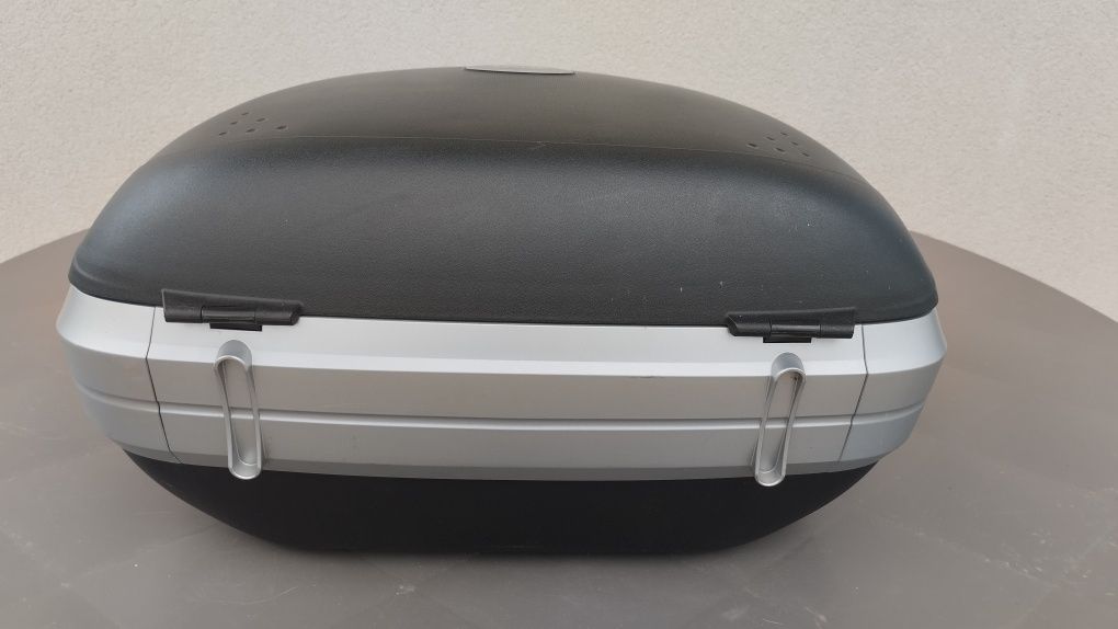 Kufer Givi Maxia centralny 55 l. Na dwa kaski. Stan bardzo dobry.