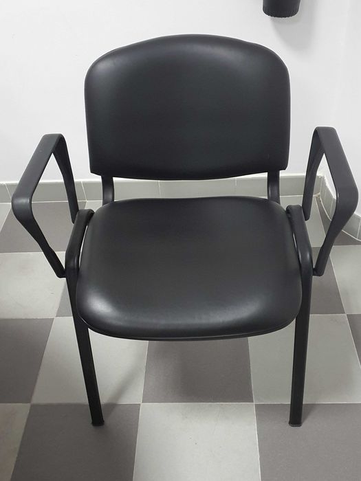 4 cadeiras de sala de reunião/espera em pele
