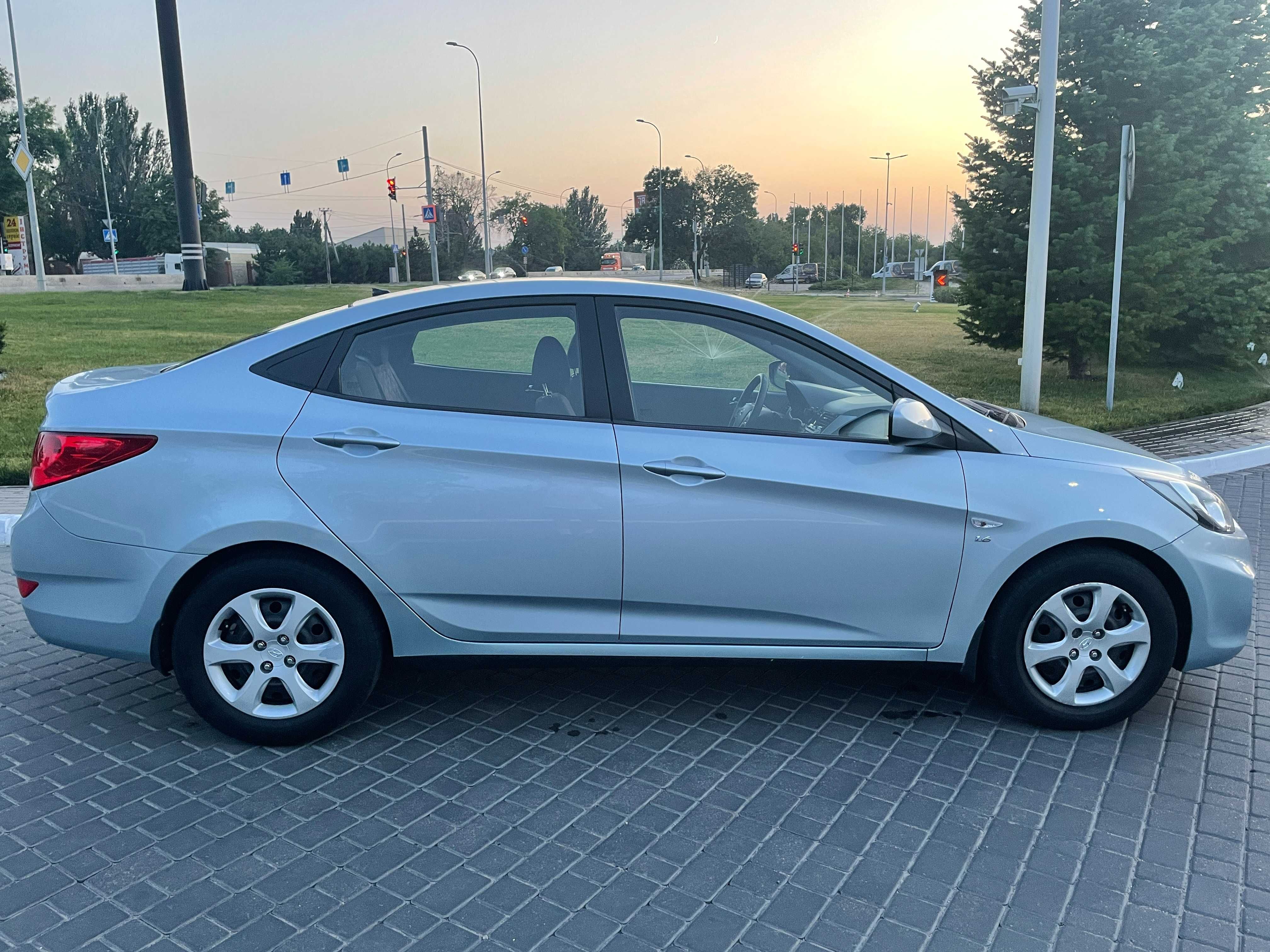 Hyundai Accent 2011 1.6 л