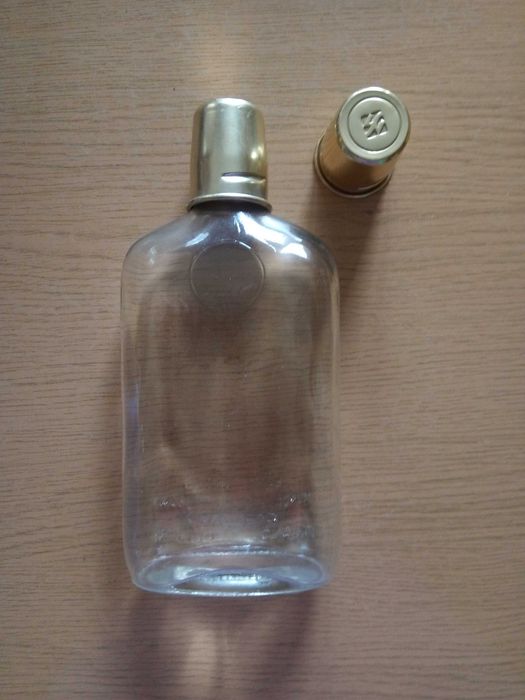 Szklana piersiówka z 2 kieliszkami lata 90-te