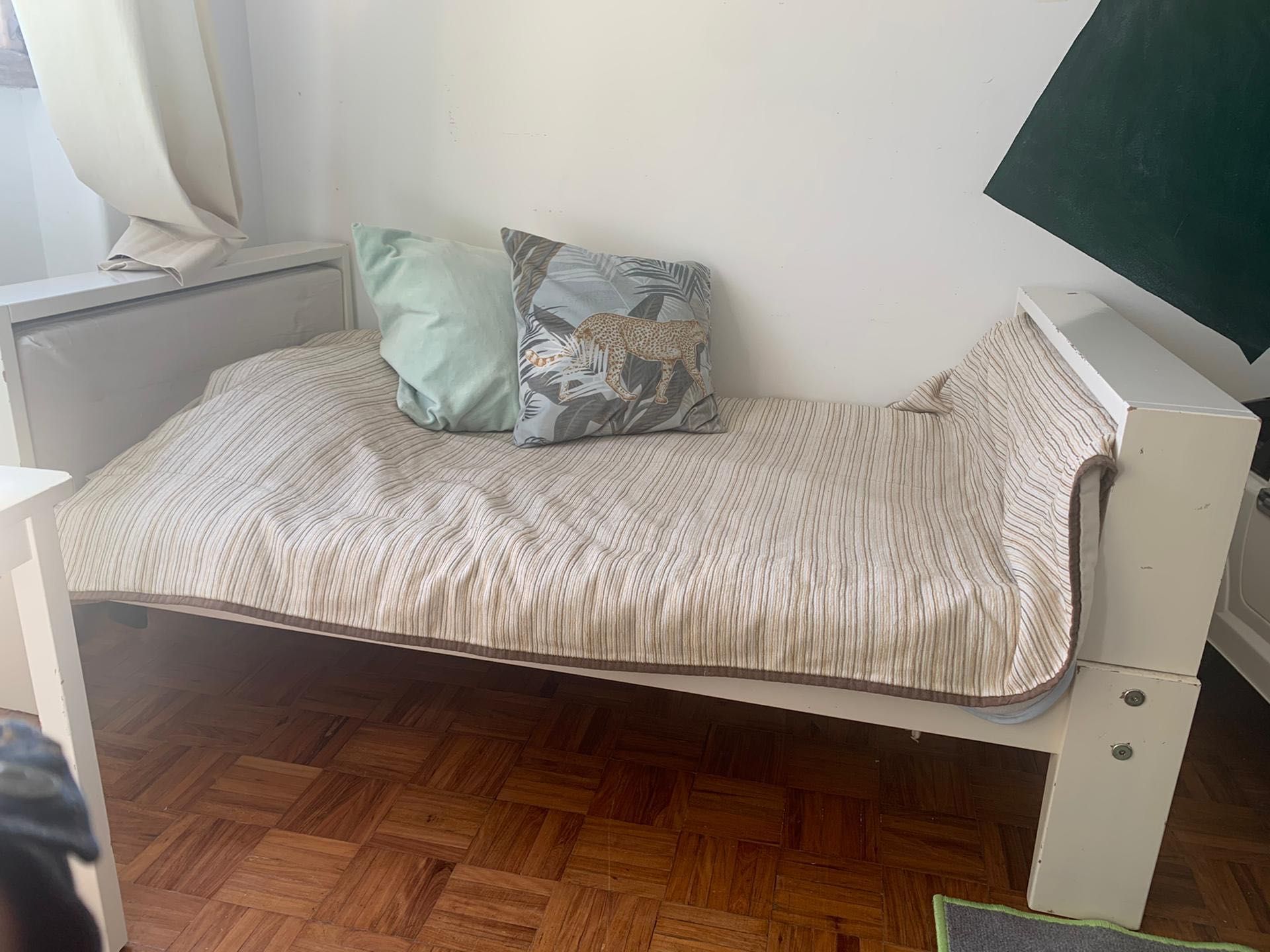 Cama extensível com estrado incluído