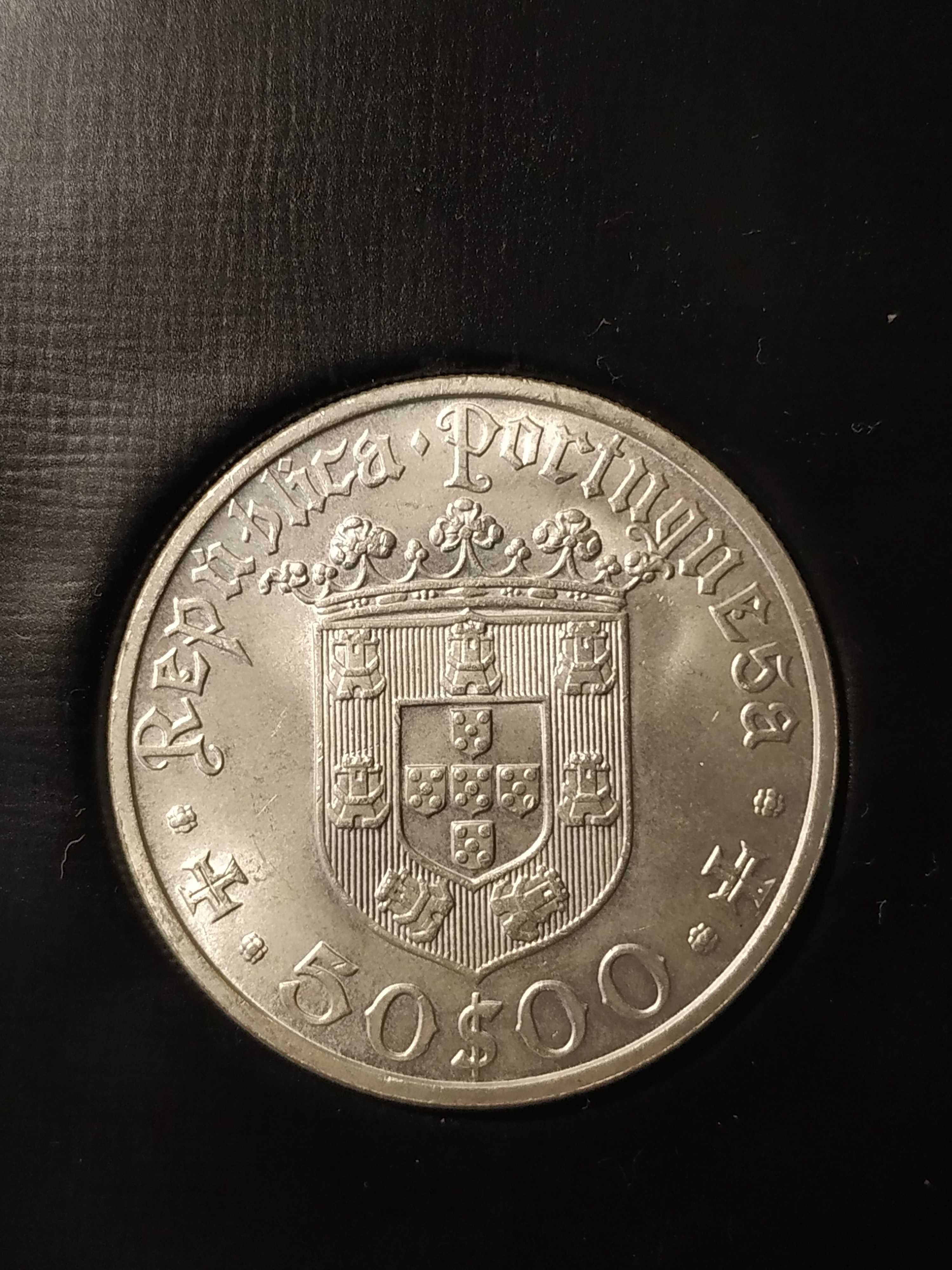 Carteira do Banco Nacional Ultramarino - moeda em prata de 50$00-1968