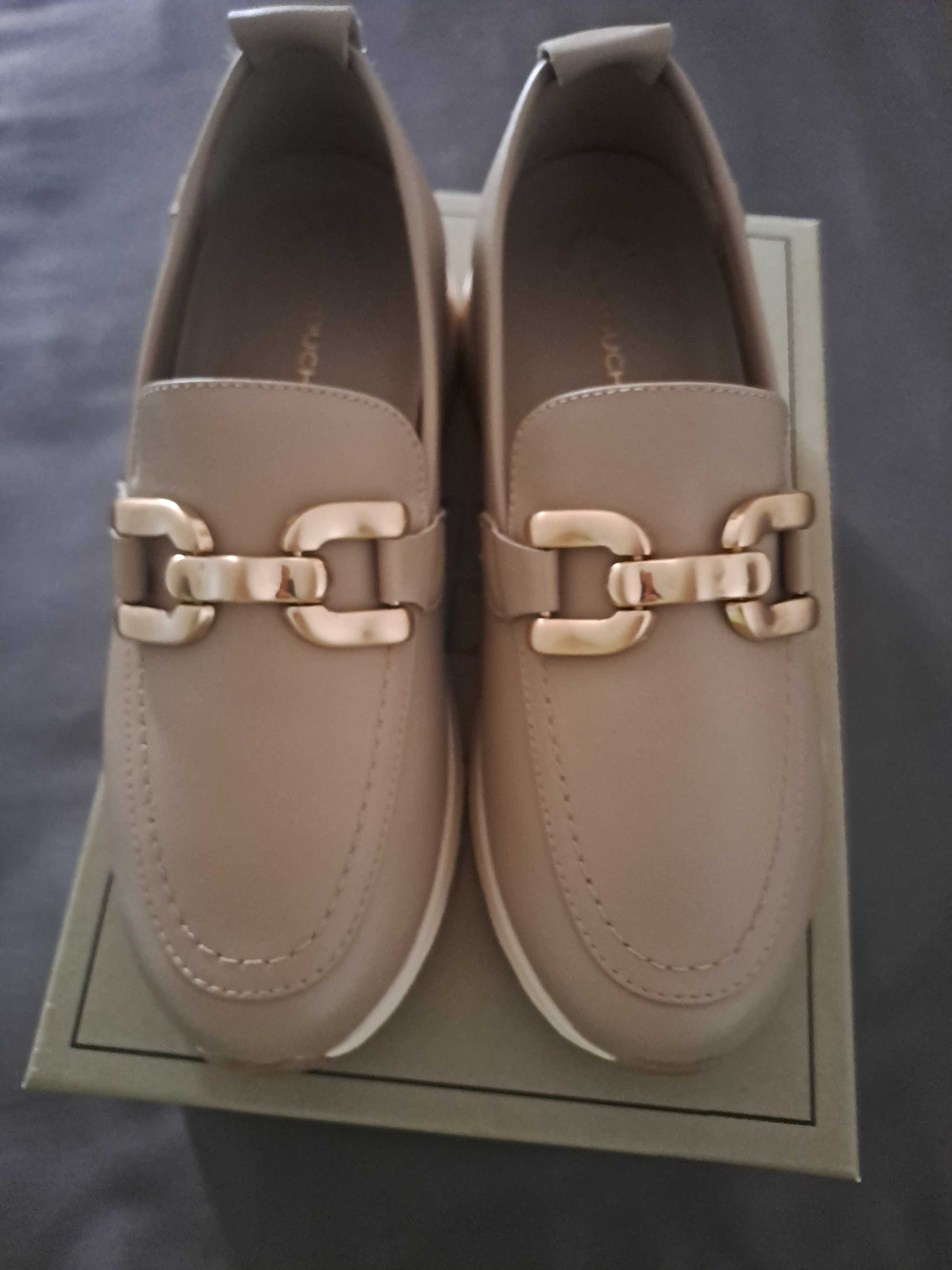 Sapatos Mocassins Bege