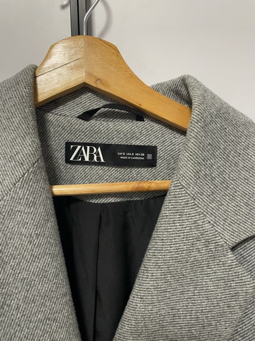 Жіноче сіре пальто Zara