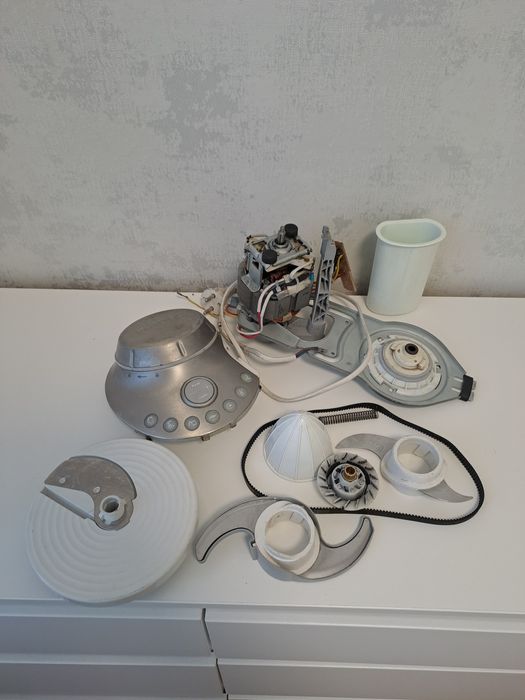 Запчастини для кухонного комбайна PHILIPS Essence  HR7768