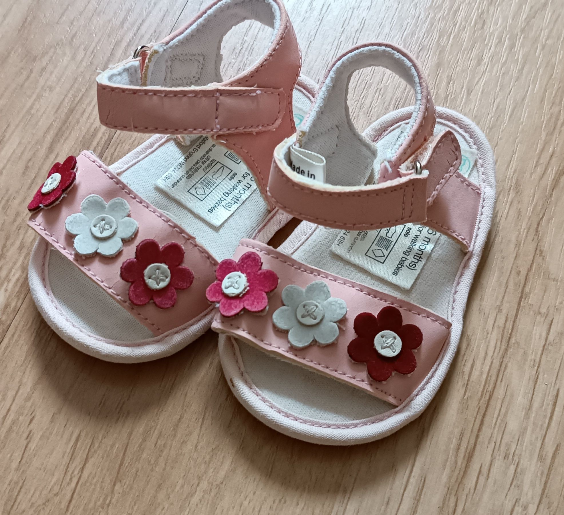 Mothercare 62 niechodki sandałki w kwiatki dla dziewczynki 3-6 m 10 cm